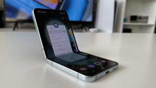 Samsung Galaxy Z Flip FE ar putea fi lansat în 2025; Z Flip midrange?