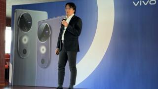 De ce s-a retras vivo din România? Răspunsuri și lansarea noului V40 direct de pe Dunăre, la Budapesta