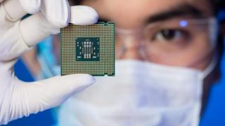 Huawei face recrutări masive de la TSMC, oferind salarii şi de 3 ori mai mari