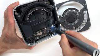 Noul Mac Mini cu procesor M4 a fost disecat în fața camerei; Ce ascunde sub capotă cel mai mic Mac din istorie? (Video)