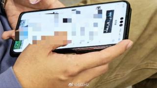 Huawei Mate 70 Pro fotografiat pe viu înainte de lansare