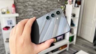 Samsung Galaxy S24 FE: Camere performante, dar fără surprize majore dacă nu punem la calcul funcțiile AI