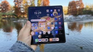 HONOR Magic V3: Hardware upgradat mai ales la cameră, baterie