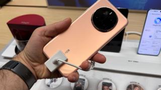 HONOR Magic7 Hands On: ce e diferit faţă de versiunea Pro? (Video)