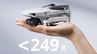 E LUNI e AMAZON: DJI Mini 4K, drona ultra-ușoară cu cameră UHD 4K și autonomie de 31 de minute