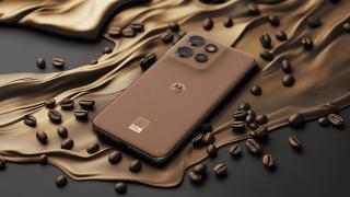Motorola lansează razr 50 ultra și edge 50 neo în culoarea anului 2025 - Mocha Mousse