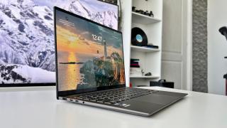 ASUS Zenbook S 14 (UX5406S) 2024 Review: Ultrabook-ul care te face să uiți de tabletă, super ușor și subțire, cu stylus la pachet și un procesor Intel Core Ultra 7 gata de muncă serioasă