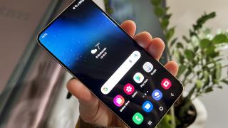 Samsung Galaxy S22 nou-nouț la super preț astăzi, mai ieftin decât resigilat