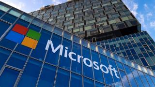 Microsoft investește masiv în AI: 80 miliarde de dolari pentru centre de date în 2025