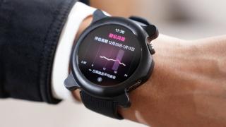 OPPO Watch X2 va primi monitorizare a tensiunii arteriale, apare în prima fotografie hands on