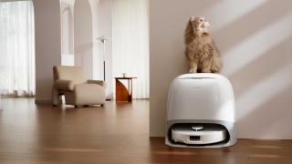 Roborock lansează aspiratorul robot Qrevo Curv, cu recunoaştere AI a obstacolelor, sistem anti încâlcire, comunicare cu animalele de companie