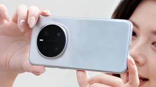 HONOR ar putea lansa un telefon compact puternic în acest an; Magic8 Pro Mini în pregătire?
