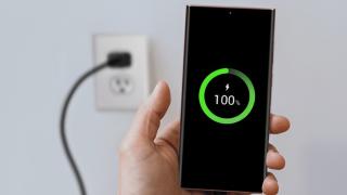 Samsung ar aduce încărcare rapidă la 65W odată cu seria Galaxy S26, pentru a completa bateriile de capacitate ridicată