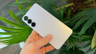 Samsung Galaxy S25+ Video Hands-on: Varianta mai mare de S25, mai colorată și gata de consum video, gaming