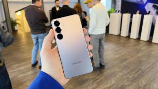 Samsung Galaxy S25 Video Hands-on: Micuțul smartphone fără sacrificii de performanță, cu Snapdragon 8 Elite și 12 GB RAM de bază