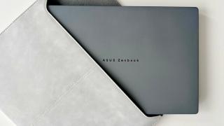 ASUS ZenBook A14 (UX3407) Review: Laptop-ul de sub 1 kg cu autonomie de 2 zile de muncă, plin de AI, NPU și materiale premium