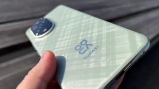 HUAWEI nova 13 Pro: Design rafinat, dar încă aventuros, ergonomie de Pura