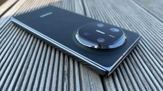 HUAWEI Mate X6: Bateria surprinde la playback video, depășindu-l pe Galaxy Z Fold6 la minut