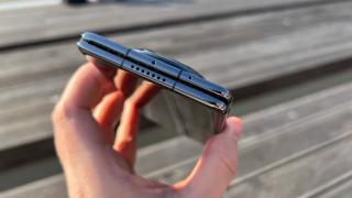 HUAWEI Mate X6: Difuzoarele stereo îți vor satisface pretențiile audio fără probleme