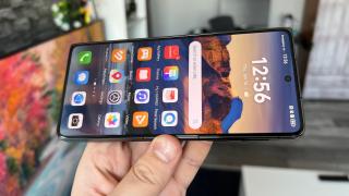 Huawei Mate X6: Design sofisticat, slim, dar durabil