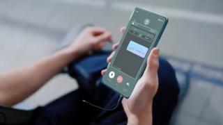 ASUS ZenFone 12 Ultra ține vie flacăra jack-ului audio de 3.5 mm; Avem şi teaser nou cu AI!
