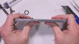 Samsung Galaxy S25 Ultra este disecat în faţa camerei; Vedem şi testul de rezistență JerryRig (Video)