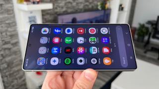 Samsung elimină o modalitate de activare a AI-ului de pe telefoanele Galaxy S25