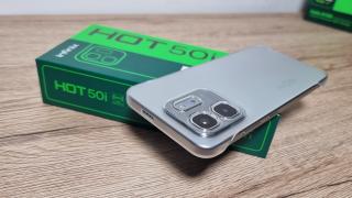 Unboxing INFINIX HOT 50i: Ce primești pentru 699 lei? Design plăcut, display generos și multe accesorii la pachet