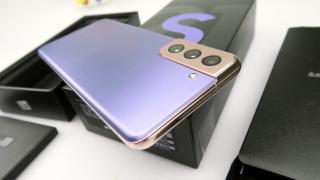 Lista smartphone-urilor Samsung care NU vor primi Android 16: Galaxy S21 și Galaxy Z Fold3 pierd actualizările începând din 2026