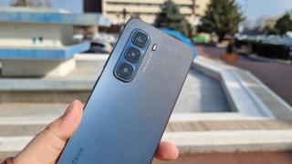 Infinix Hot 50 Pro 4G: Hardware midrange acceptabil, cu 8 GB RAM, display AMOLED, difuzoare stereo