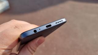 Infinix Hot 50 Pro 4G: Acustică stereo satisfăcătoare, cu două difuzoare separate de earpiece + jack de 3.5 mm pentru căști