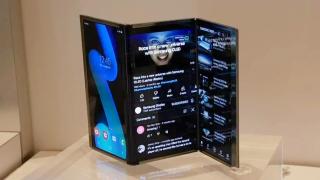 Primul smartphone triplu-pliabil Samsung ar putea sosi în vară, cu un setup foto promițător, dar nu de top
