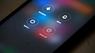 De ce ar trebui să îți închizi telefonul măcar o dată pe săptămână, conform NSA