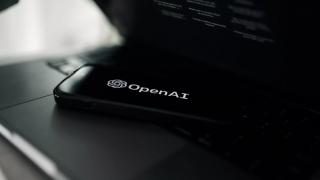 AI schimbă obiceiurile românilor: 6 din 10 își bazează deciziile de cumpărare pe inteligența artificială