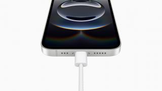 De ce nu are iPhone 16e MagSafe? Apple susține că publicul țintă „nu l-ar folosi”
