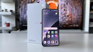 Xiaomi 15 Unboxing: mic, cu MEGA baterie, design tributar predecesorului, plusuri la AI şi Leica