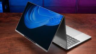 MWC 2025: Lenovo prezintă laptopul cu ecran pliabil de 18 inch, ThinkBook Flip; Sosește și ThinkBook 3D (Concept)