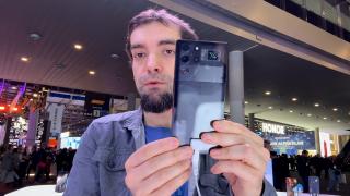 Nubia RedMagic 10 Pro testat la MWC 2025: Design agresiv, triggere capacitive și cameră selfie sub ecran