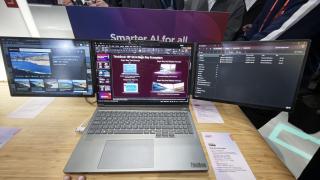 Lenovo Magic Bay Dual Display: Conceptul care adaugă două ecrane suplimentare unui laptop