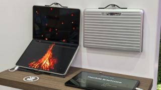MWC 2025: Samsung prezintă tableta-servietă, cu ecran flexibil OLED de 18 inch şi mâner