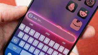 Noile funcții AI pentru Siri întârzie; Apple confirmă zvonul și spune că update-ul va sosi „în cursul acestui an”