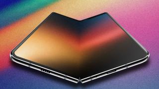 Apple intră pe piața telefoanelor pliabile? Un model de lux ar putea veni în 2026, dar există riscul anulării