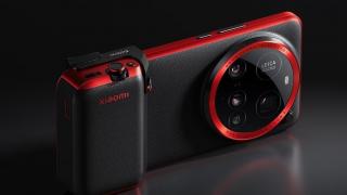 Xiaomi 15 Ultra Photography Kit Legend Edition: grip ergonomic și baterie integrată de 2000 mAh; Accesoriul must have pentru cei care au cumpărat recent acest cameraphone!