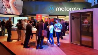 Motorola brevetează un telefon pliabil tip carte cu conectivitate prin satelit; Tehnologie promițătoare sau doar un experiment?