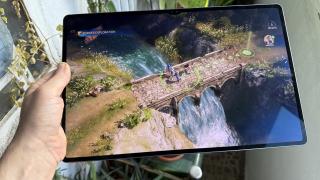 Samsung Galaxy Tab S10 Ultra: Display grozav pentru Netflix şi gaming, dar atenţie la amprente