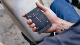 Ce este minimalismul digital? Light Phone III se lansează pe 27 martie