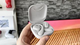 HUAWEI FreeArc sunt căștile wireless create pentru sportivi și le găsești de astăzi la vânzare în România, cu ofertă specială de lansare