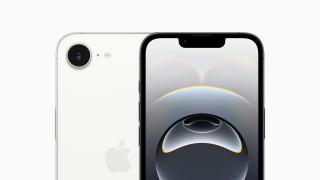 iPhone 16e costă mai mult, dar se vinde mai bine decât varianta SE; Funcționează strategia Apple?