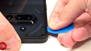 Nothing Phone (3a) disecat în fața camerei; Cât de ușor este de reparat?