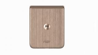 Motorola RAZR 60 Ultra își flexează ecranul pliabil într-o animație oficială, are spate cu model de lemn și buton mute?